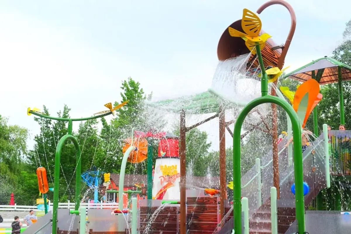 Side view of the Moo Lagoon spray area with a dumping bucket.