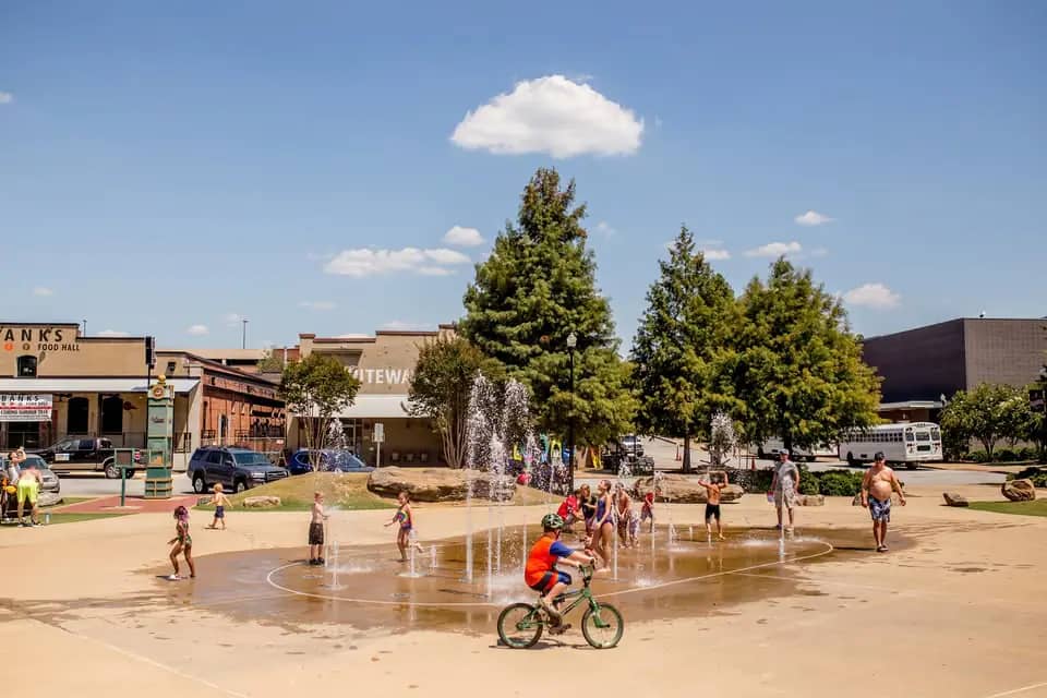 Woodruff Park splash pad area in Uptown Columbus.