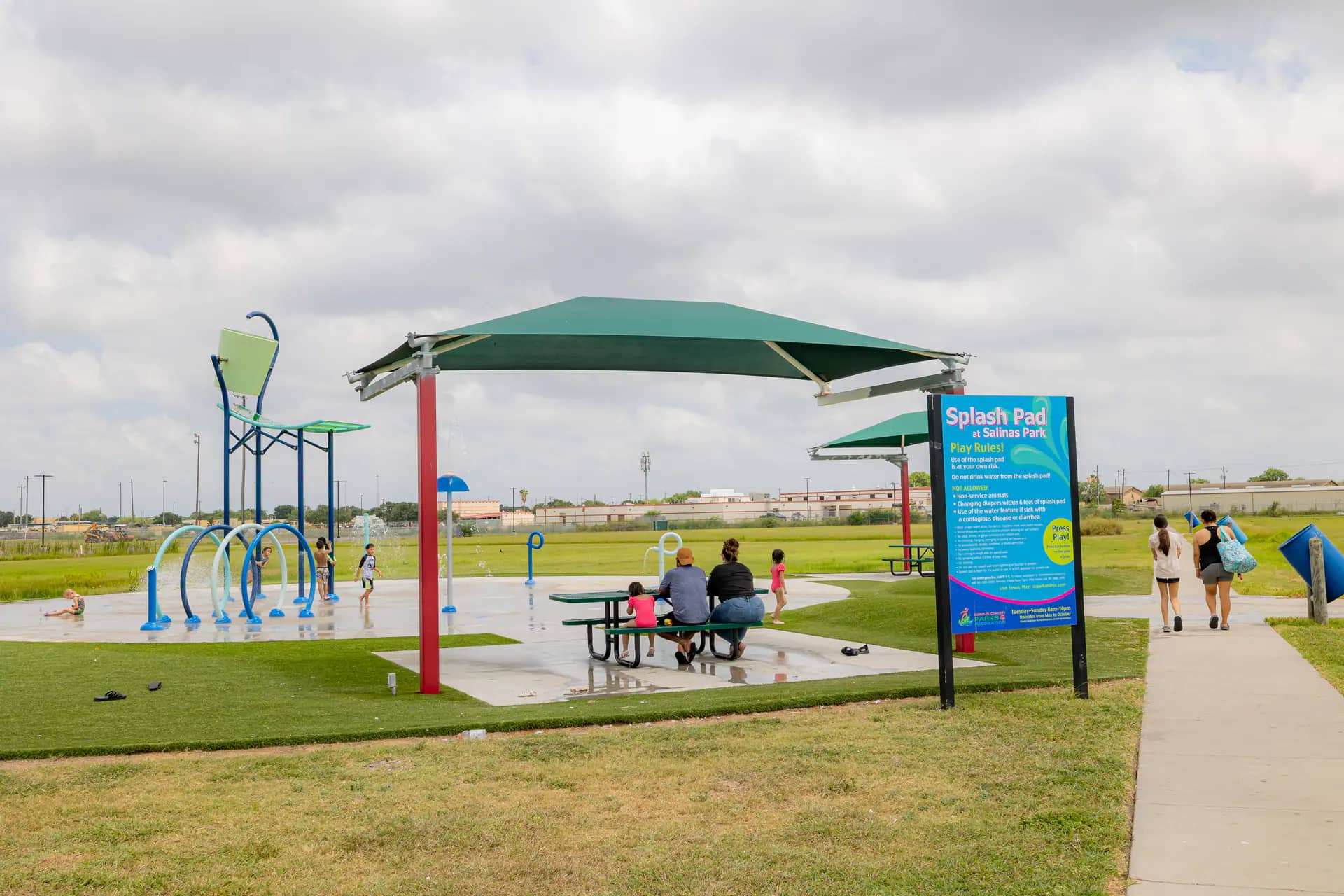 Picnic tables at Salinas Park Splash Pad.